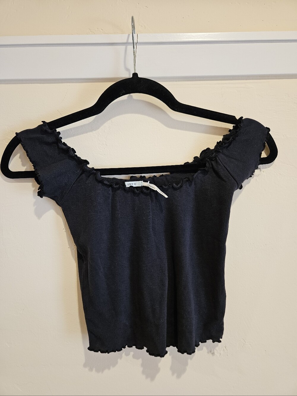 Kimchi Blue Black Off-the-Shoulder Ruffle Crop Top